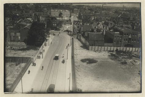 Parkeergelegenheid en hoofdtoegang bij Wagenstraat en Grote Marktstraat in 1926