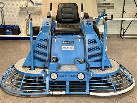 Dubbele ride-on vlindermachine in actie op een grote betonvloer