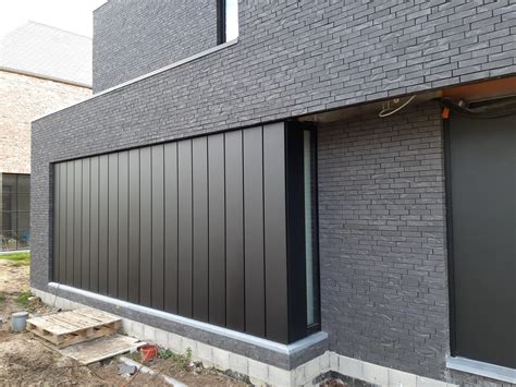 Voorbeelden van lichte en donkere composietkleuren op gevels