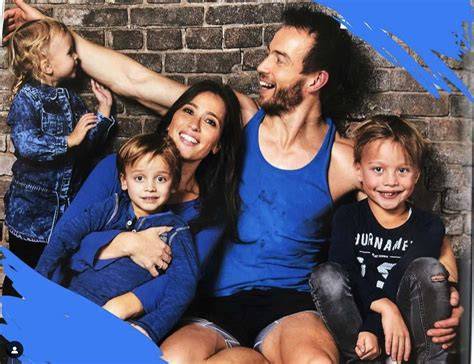 Afbeelding van Henry Schut tijdens de training en een foto van de cover van Men's Health