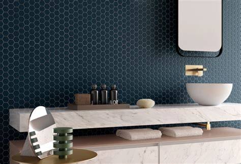 Voorbeeldfoto van een hexagon tegelpatroon in een moderne badkamer
