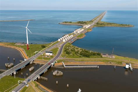 Artistieke impressie van de Afsluitdijk met XblocPlus elementen