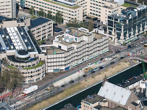 Plattegrond en dakterrasimpressie van ABN AMRO Utrecht-kantoor