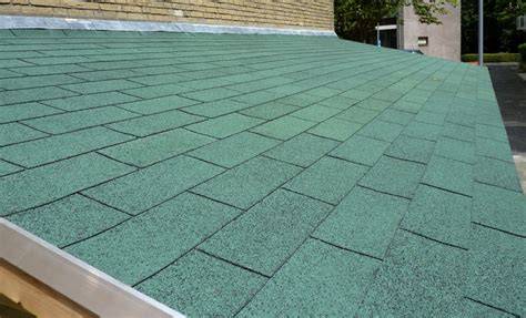 Diagram: Rightmatige dakbedekking op een tuinhuisdak met shingles