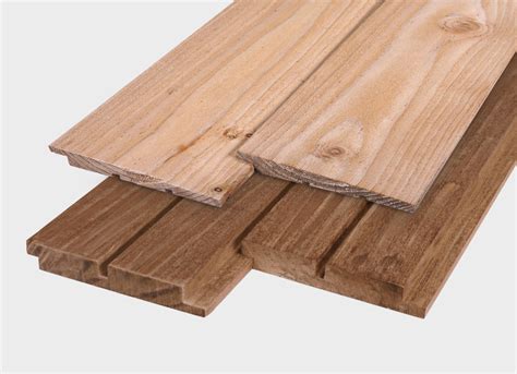 Verschillende soorten houten gevelplanken, met variaties in kleur en nerfstructuur.