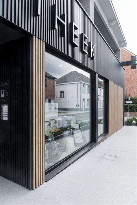 Een woning met een warme, natuurlijke uitstraling dankzij houten gevelbekleding.