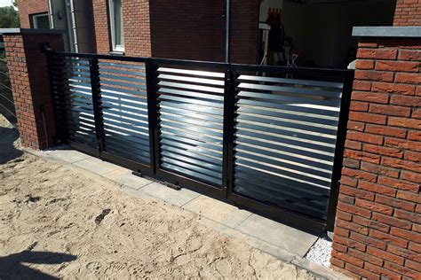 Project foto van stalen vouwpoort in Nijkerk