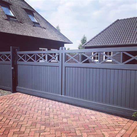 Foto: Parma schuifpoort met houtlook afwerking