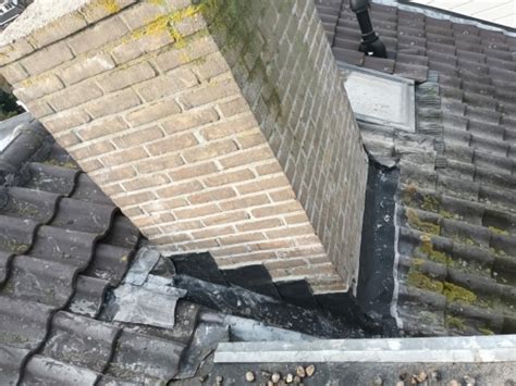 Gedetailleerde close-up van de structuur van loodvervanger, met zichtbare EPDM-laag en aluminium strekmetaal.