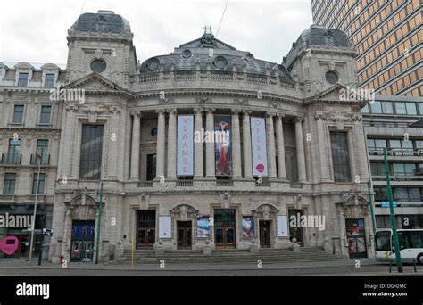 Diagrammatische kaart: ligging Antwerp Tower t.o. Vlaamse Opera en Centraal Station