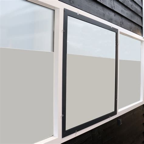 Illustratie glas-in-lood voorzetraam en plexiglas varianten
