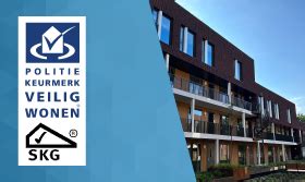 Detail van een dakraam met een demonstratie van het Politiekeurmerk Veilig Wonen (PKVW)