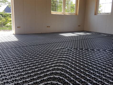 Close-up van R Floorzz noppenplaten voor vloerverwarming