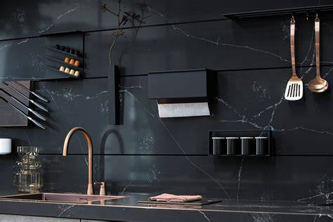 The Wall by Dekker: innovatief keuken wandpaneel met inklikbare design accessoires