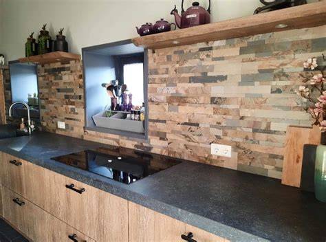 Keuken vloer en achterwand in harmonie