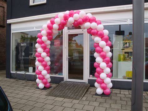 Voorbeeld welkomstbord en ballonnenboog