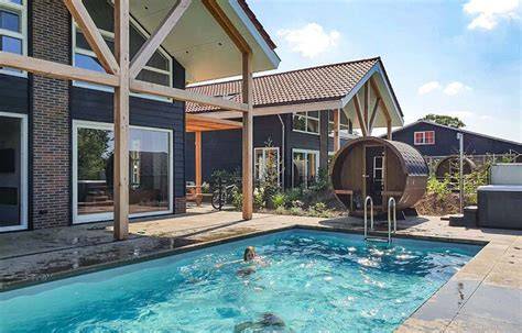 Foto: Luxe vakantiehuis met zwembad in Overijssel