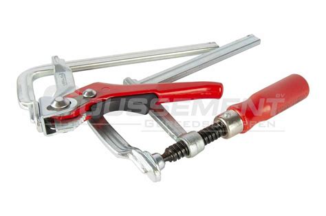 Illustratie van het gebruik van lijmtangen en balkjes voor het persen van MDF platen.