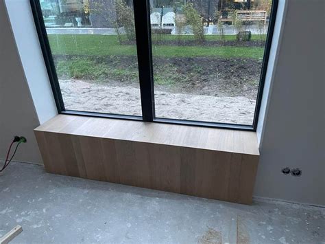 Voorbeeld van een houten vensterbank boven een radiator met voldoende ventilatieruimte