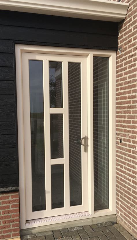 Verschillende uitvoeringen van kunststof deuren
