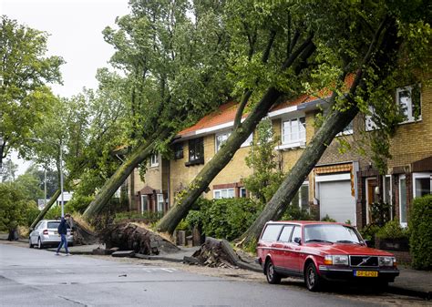 Een VvE-gebouw met stormschade