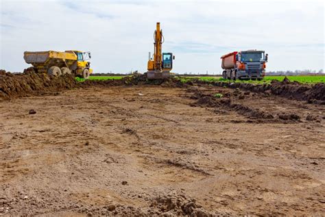 Infographic: Kostenopbouw grond afvoer (€30-€70 per m³, factoren: soort grond, afstand, bereikbaarheid)