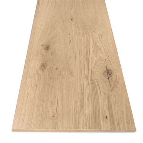 Voorbeeld van een MDF-plaat met een toplaag van eiken fineer, met nadruk op de natuurlijke houtstructuur.