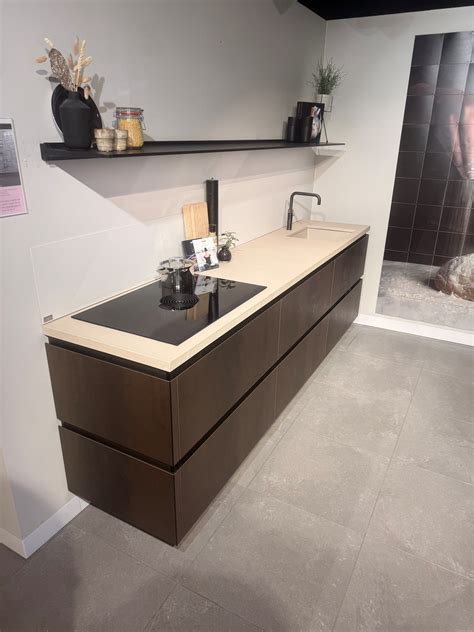 Afbeelding van KOAK showroomkeuken met 8 cm betonnen blad in Abbenbroek
