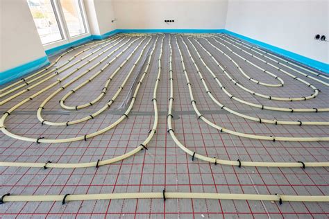 Diagram: juiste verdeling van mortel over vloerverwarmingsbuizen