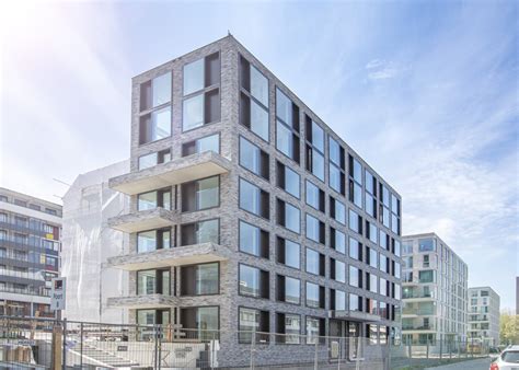 Infographic: voordelen van prefab gevels en keramische steenstrips