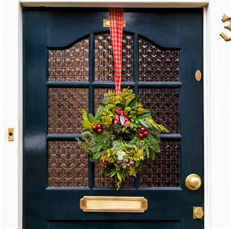 Infographic: tips voor het ophangen en stylen van verlichte kerstkransen