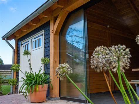 Kaart met Trendhout showrooms door heel NL