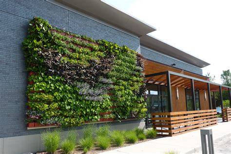 Greenwall idee afbeelding: plantenpotten aan muur