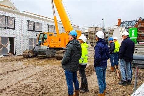Teamleider Adam op bouwplaats
