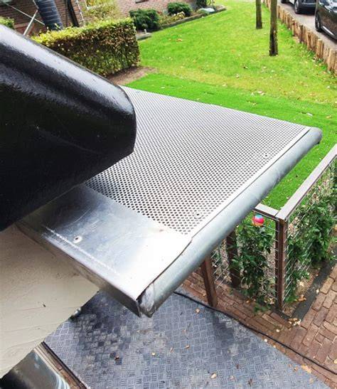 Diagram: 1-2 punch van dakgootroosters en aluminium wering