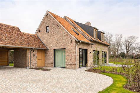 Inspirerende kaart met verschillende voordeurstijlen in landelijke, klassieke en moderne sferen