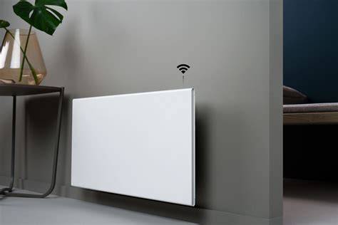 Foto: Voor-en-na montage van een convector in een nis/achter paneel