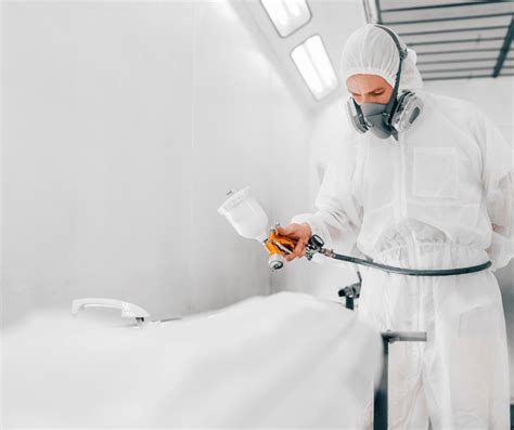 Illustratie: elastische coating vs. traditionele verf