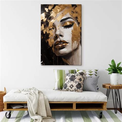 Beeld van pauwenveren-behang met oogpatroon in rijke blauw/groene/goude tinten