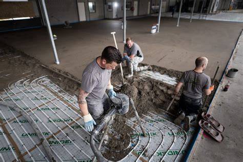 Wapeningsnet in een cementdekvloer voor vloerverwarming