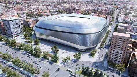 Infographic: overzicht renovatie Bernabéu met tijdlijn, gevel, dak en veld