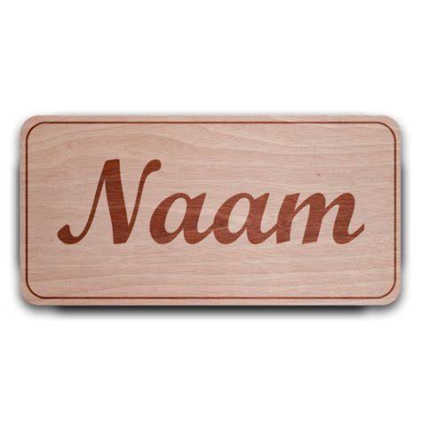 Foto van een houten naambordje met Linoply 9 mm in verschillende formaten