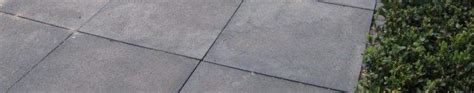Showtuin Assen met diverse betontegels 50x50 in antraciet en andere kleuren