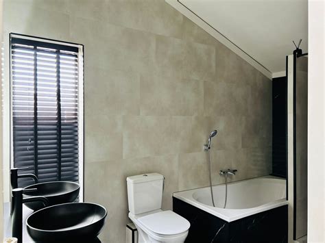 Foto: Bamboe wandpanelen in een moderne badkamer