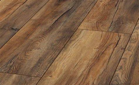 Brede laminaatplanken (24,4 cm) met 4V-groef en houten uitstraling
