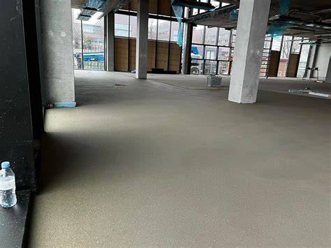 Foto: verschil beelden cementdekvloer en anhydrietvloer