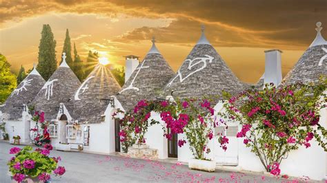 Foto:nachtsfeer in Alberobello met verlichte trulli