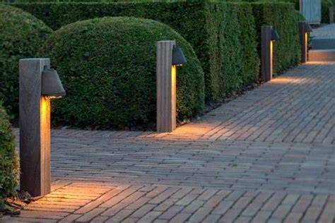 Voorbeeld: sfeervolle tuinverlichting langs een pad