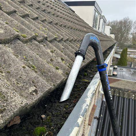Verschillende hulpmiddelen voor dakgoot reiniging