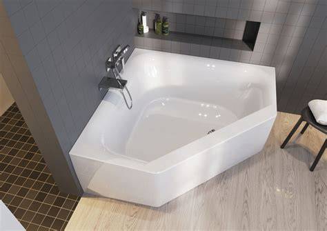 hoekbad in compacte badkamer